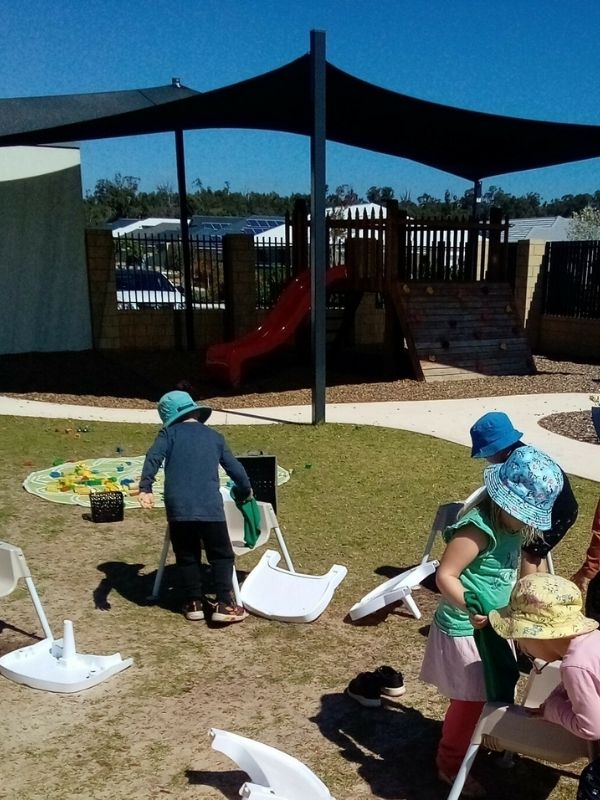 Sonas Baldivis North – Cleaning The Highchairs
