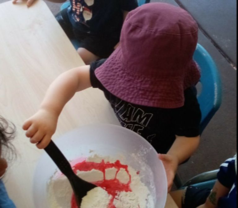 Sonas Huntingdale – Christmas Playdough Decorations 