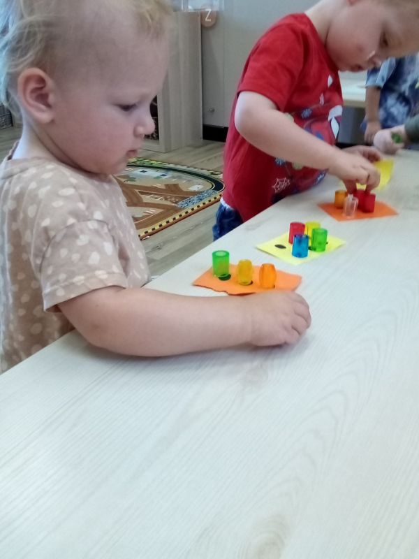 Sonas Atwell - Using Beads - Sonas Childcare