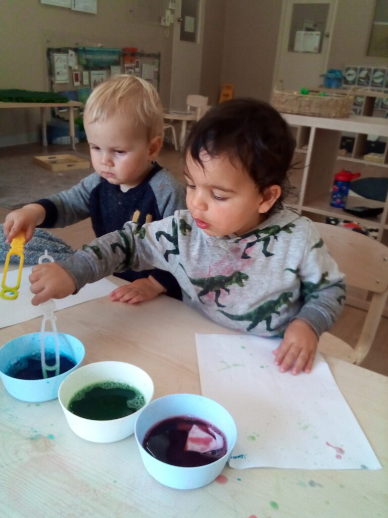 Sonas Coolbellup – Bubble Painting 