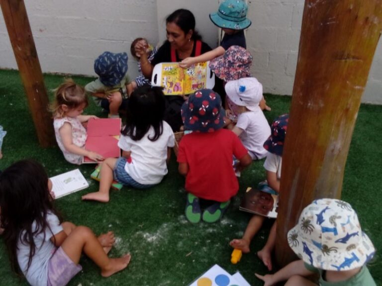 Sonas Coolbellup – Reading Stories Outside 