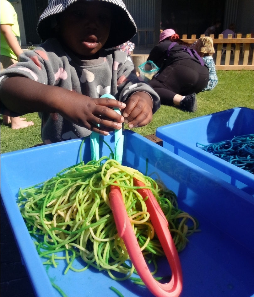 sonas-gosnells-messy-sensory-trays.4